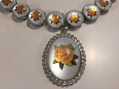 Collier und Anhänger "poetry princess" orange-perlmutt aus der Rainbow Kollektion

